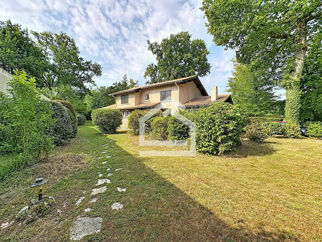 Maison à FARGUES-SAINT-HILAIRE