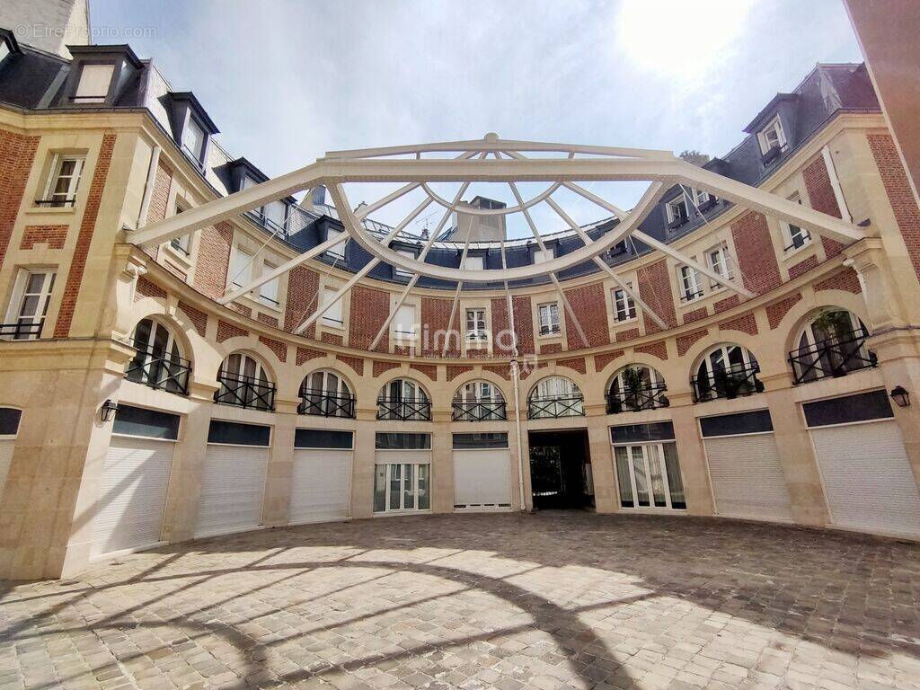 Appartement à PARIS-8E