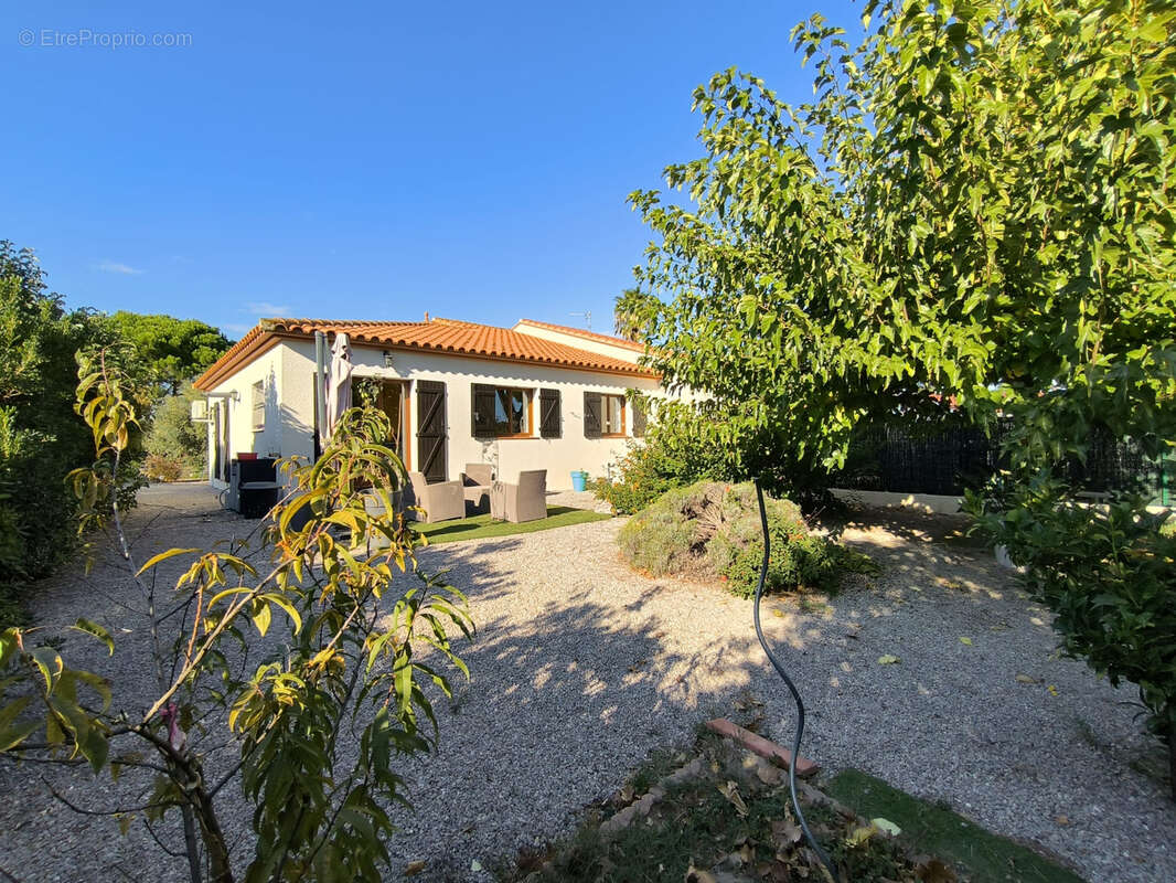 Maison à SAINT-LAURENT-DE-LA-SALANQUE