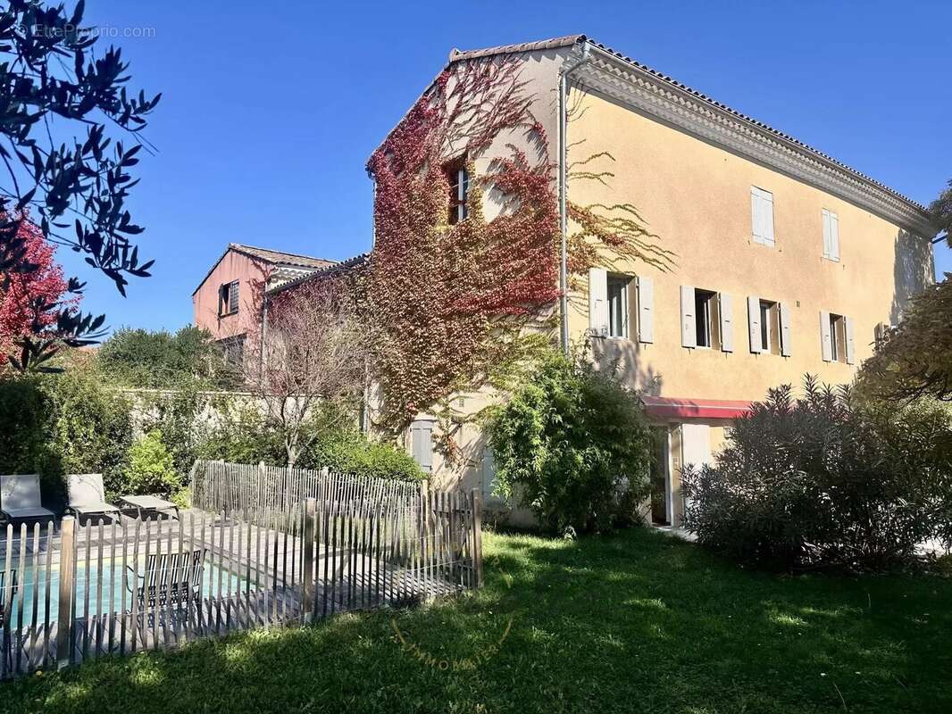 Maison à MONTELIMAR