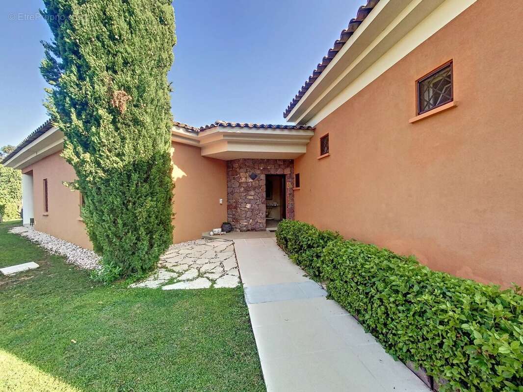 Maison à MANDELIEU-LA-NAPOULE