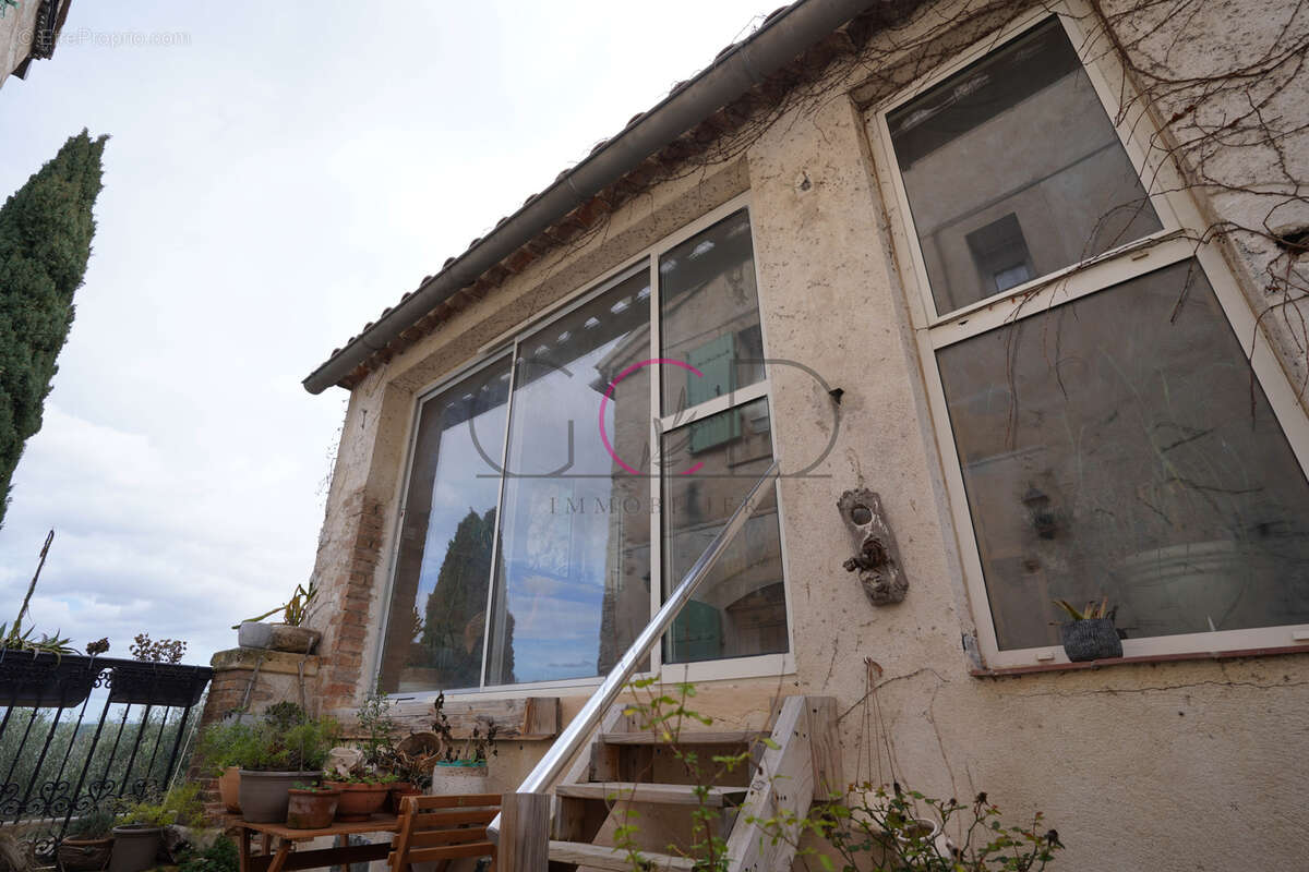 Maison à VENTABREN