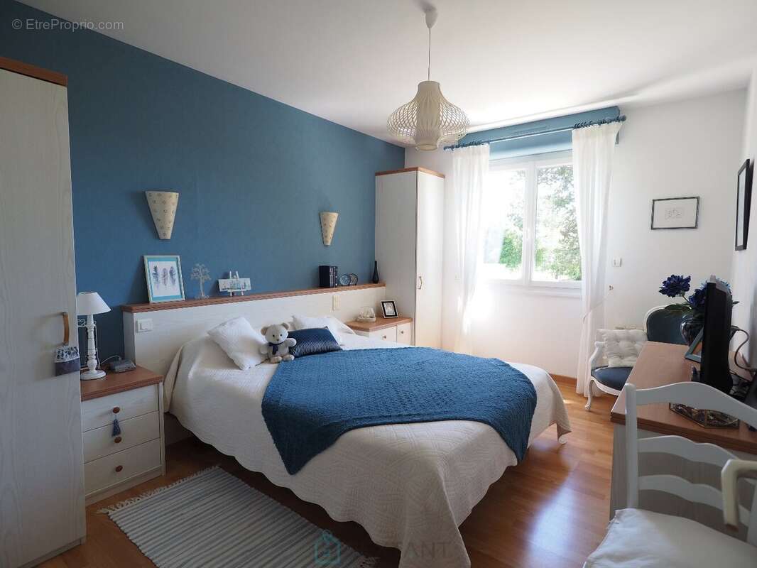 Agréable et lumineuse traditionnelle sur sous-sol complet - Belle parcelle paysagée de 2 800 m² - photo 9
