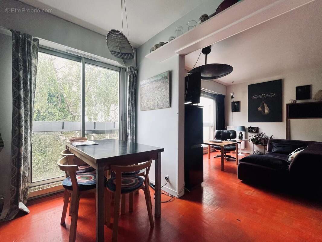 Appartement à PARIS-14E