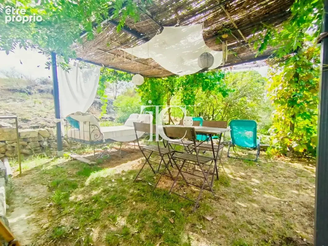 Maison de village en pierre restauree * 2 chambres * clede * jardin * calme mais proche commodites * - photo 2