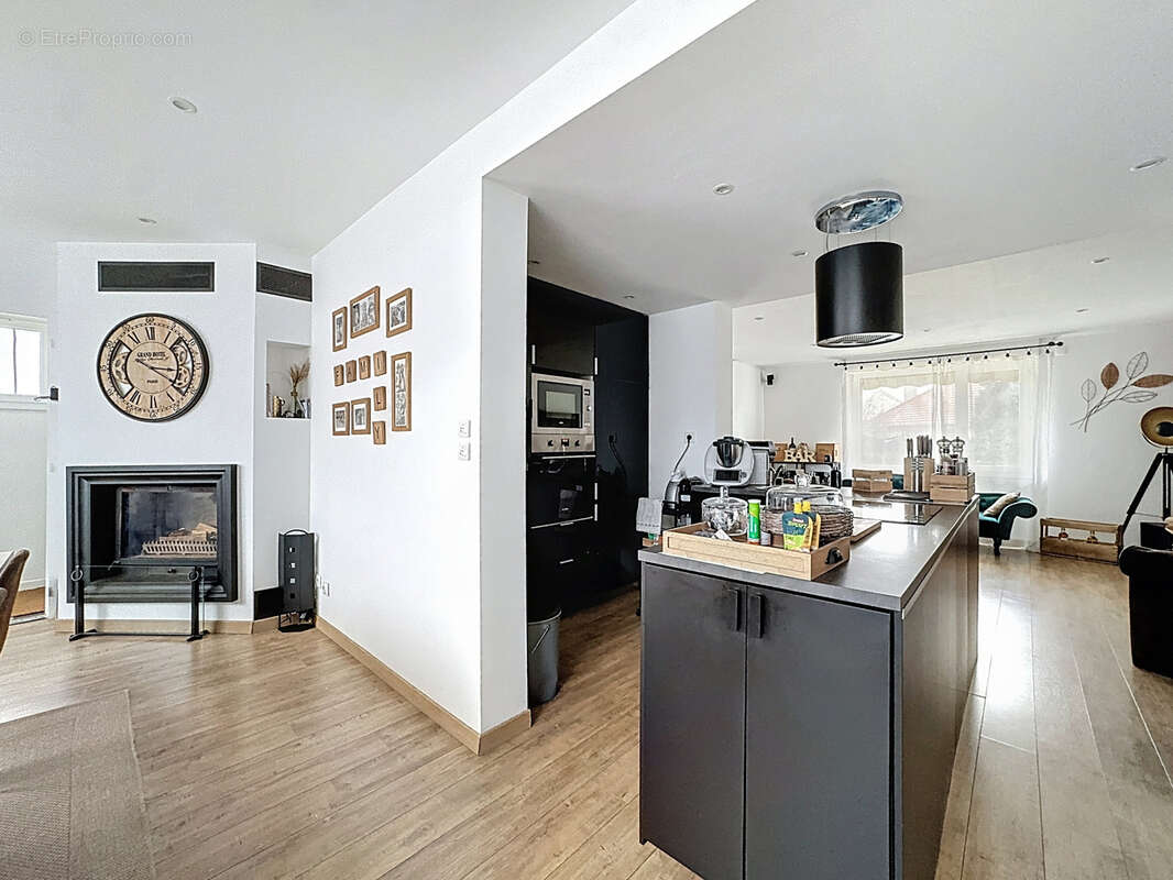 Maison à PARAY-VIEILLE-POSTE