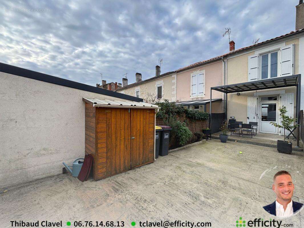 Maison à RUELLE-SUR-TOUVRE