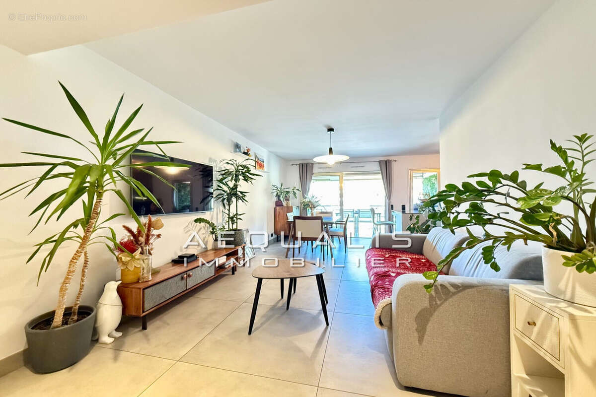 Appartement à VALLAURIS