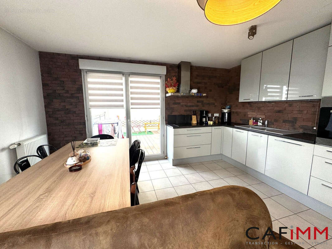 Appartement à MEYZIEU