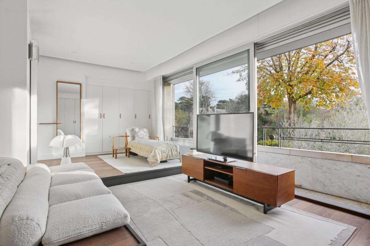 Appartement à NEUILLY-SUR-SEINE