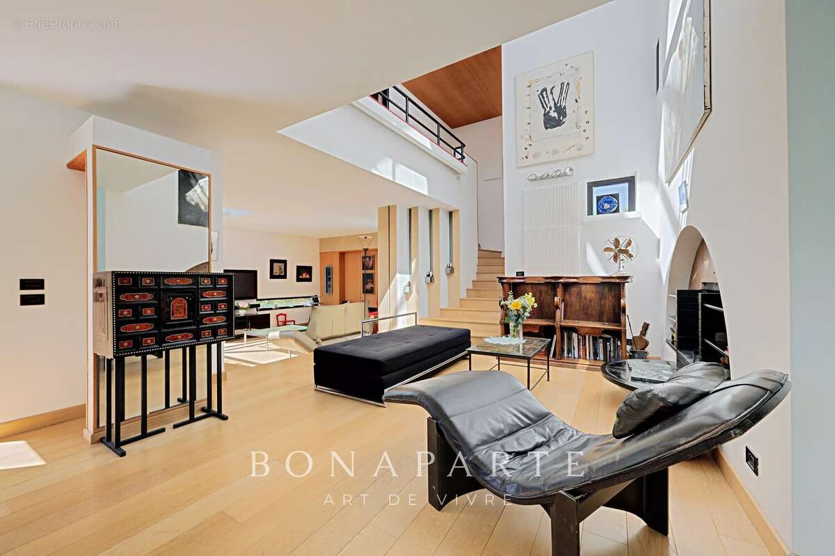 Maison d’architecte – 316 m² habitables – Dépendance indépendante – Piscine intérieure – Sous-sol total – Jardin paysagé de 800  - photo 6