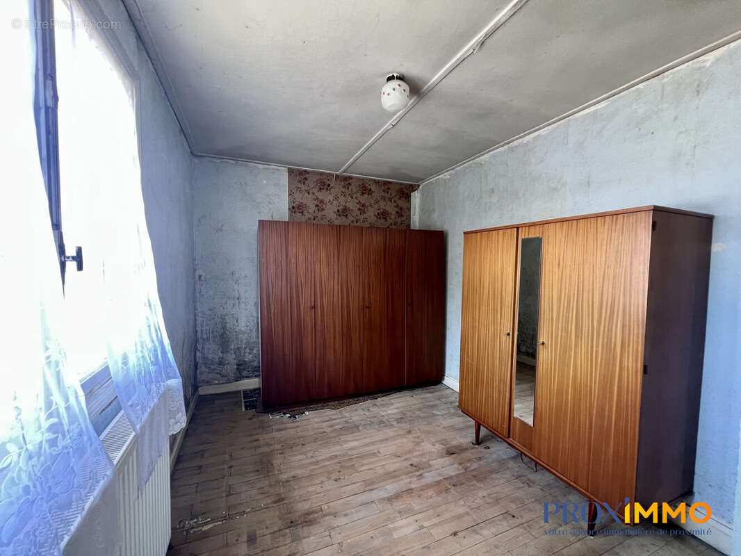 Maison 82 m² à Saint-Laurent-Du-Pont  - photo 8