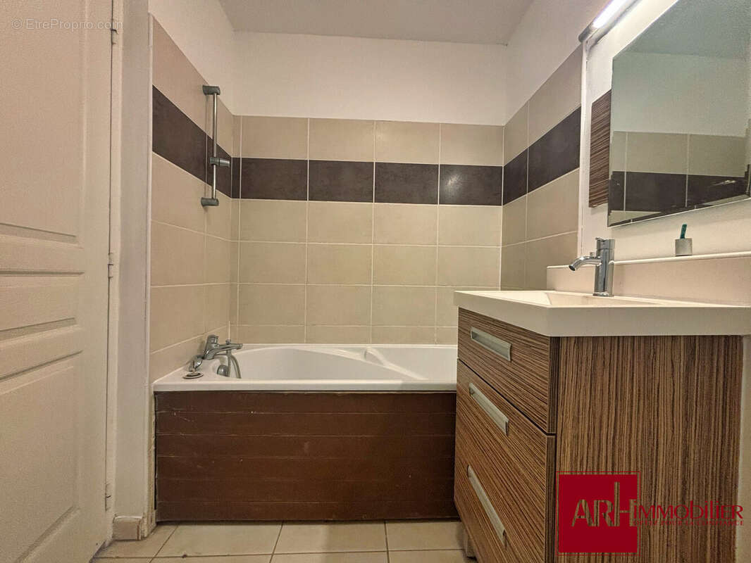 Appartement 59 m² à Saint-Denis  - photo 6