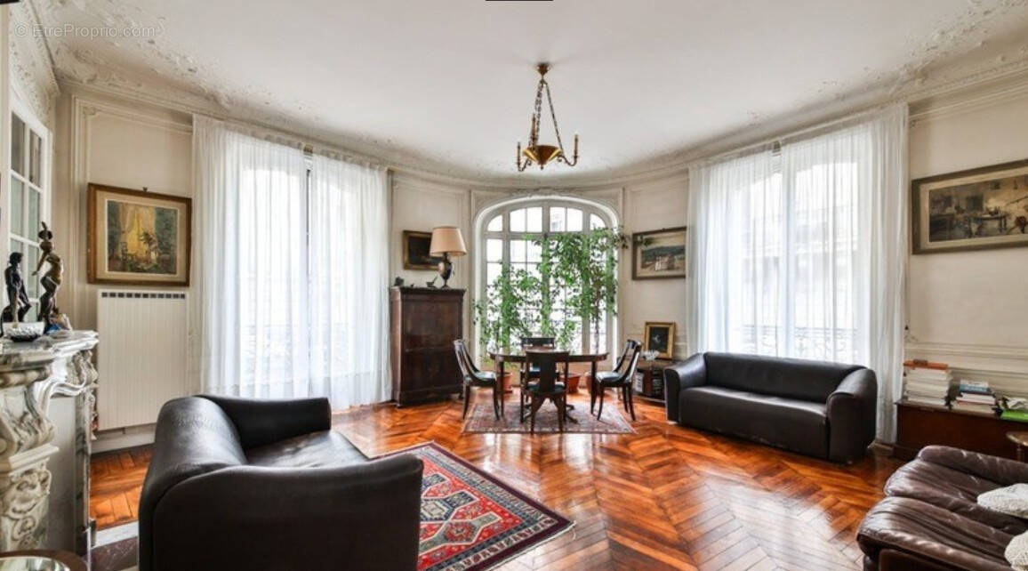 Appartement à PARIS-17E