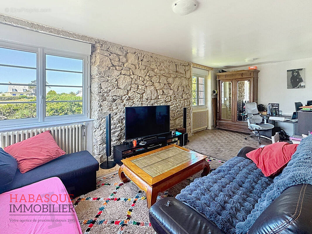 Maison à KERLOUAN