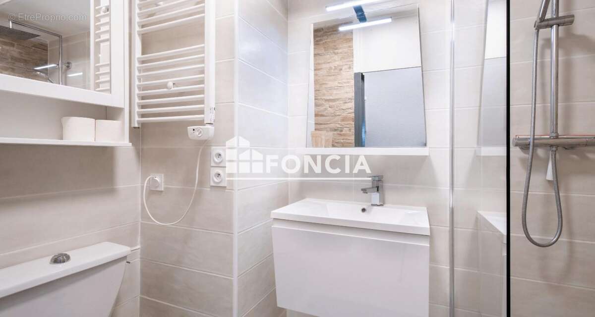 La Grande-Motte Point Zéro – Studio 32 m² rénové en front de mer avec parking privé et loggia - photo 13