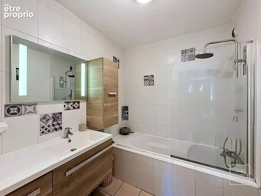 Saint Rambert,  dans un parc au calme, Appartement T3 de 75m² avec balcon de 32m² - photo 6
