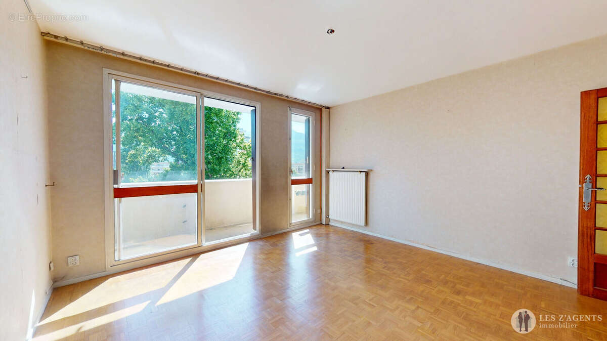 Appartement à SAINT-MARTIN-D'HERES