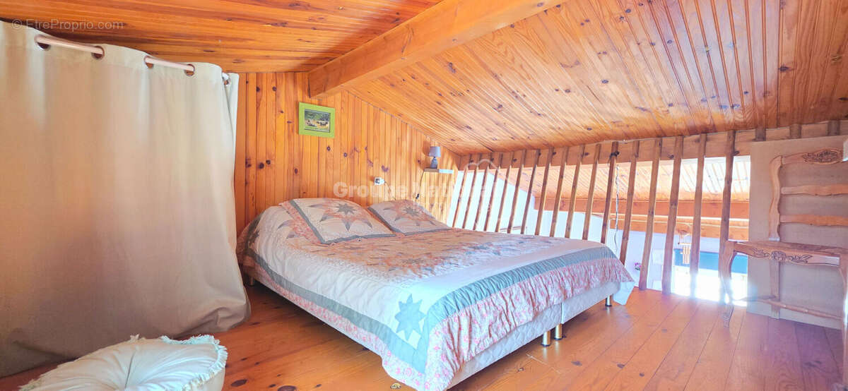 Villa de 238m² avec vue et  2 logements indépendants - photo 17