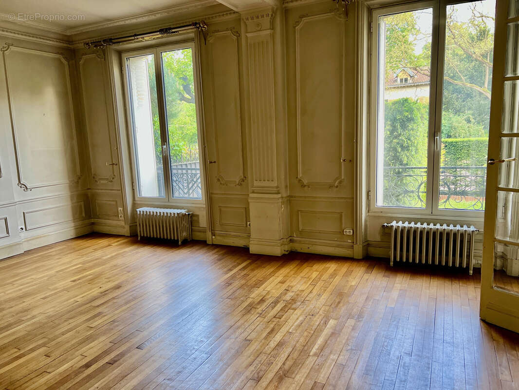 Appartement à CHARENTON-LE-PONT