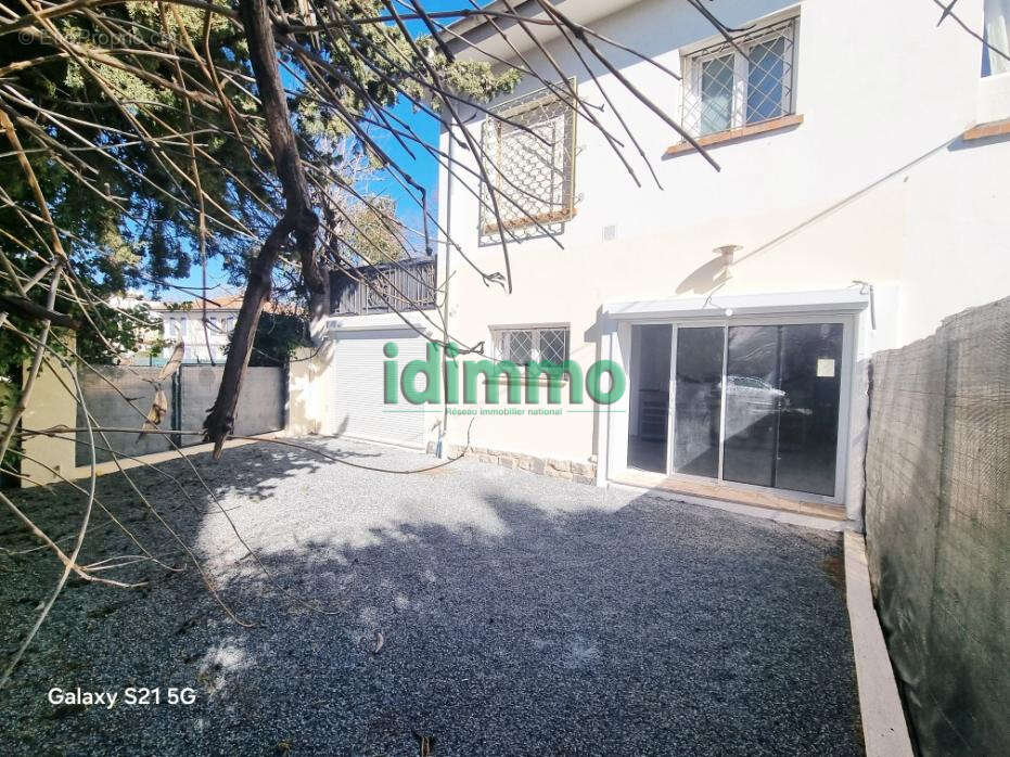 Exclusivité Frejus dans petite copropriété joli F3 de 68m en rez de jardin 246750€ dpe c - photo 2