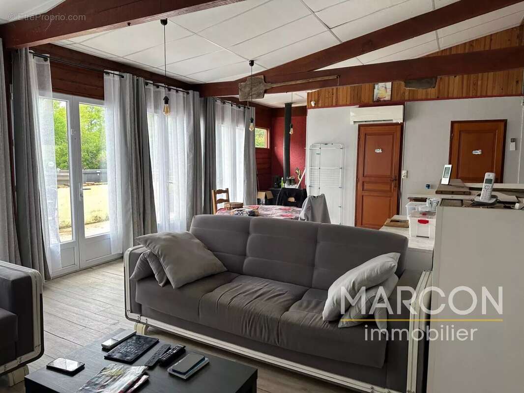 Maison à SAINT-LEGER-BRIDEREIX