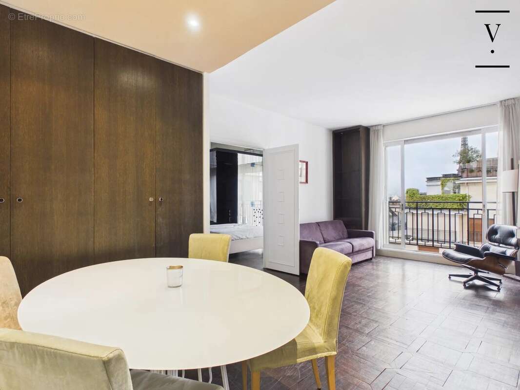 Appartement à PARIS-8E