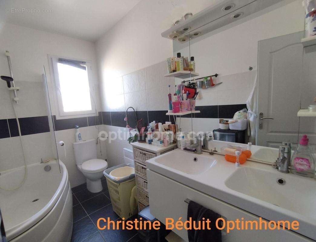 Charente, Châteauneuf, à Birac, maison plain-pied 93 m², 4 chambres, terrain de 1360 m² - photo 10