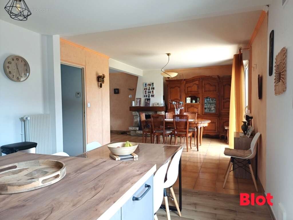 Maison à DOMAGNE