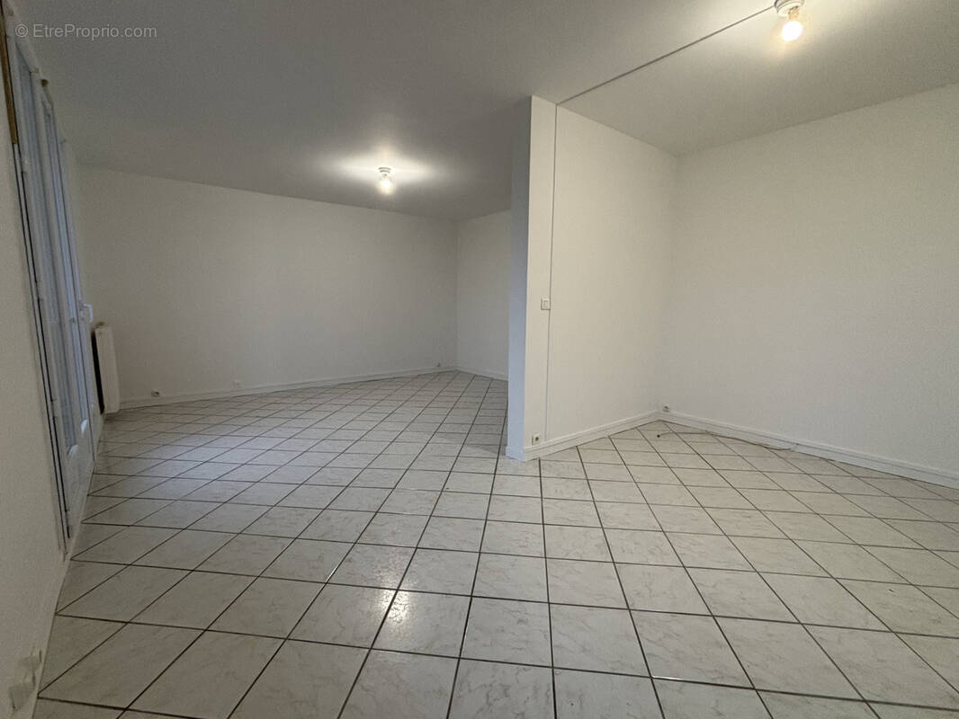 Appartement à EZANVILLE