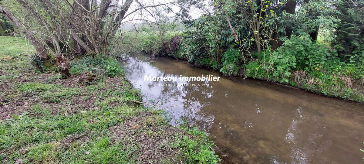 Terrain à SAINT-PIERRE-DU-LOROUER
