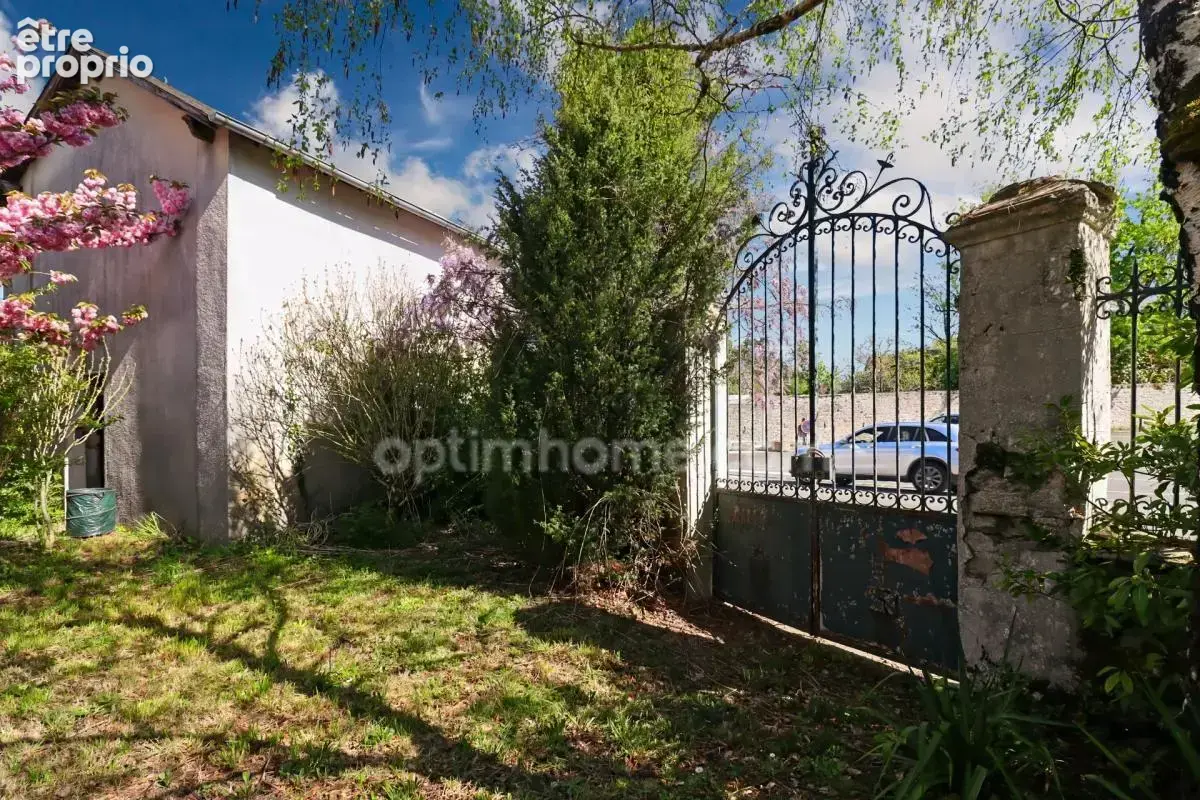Maison de Charme et de Caractère -175 m² environ - 10 pièces - 7 chambres - Terrain 1450 m² environ - SAINT SULPICE LES FEUILLES - photo 32