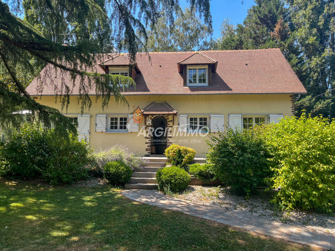 Propriété avec deux habitations et piscine - photo 2