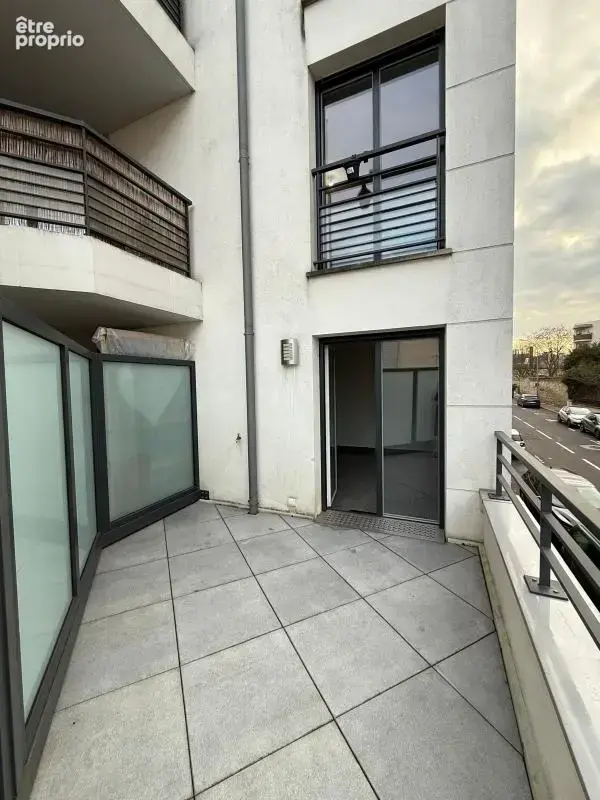 Beau studio - Immeuble récent - photo 2