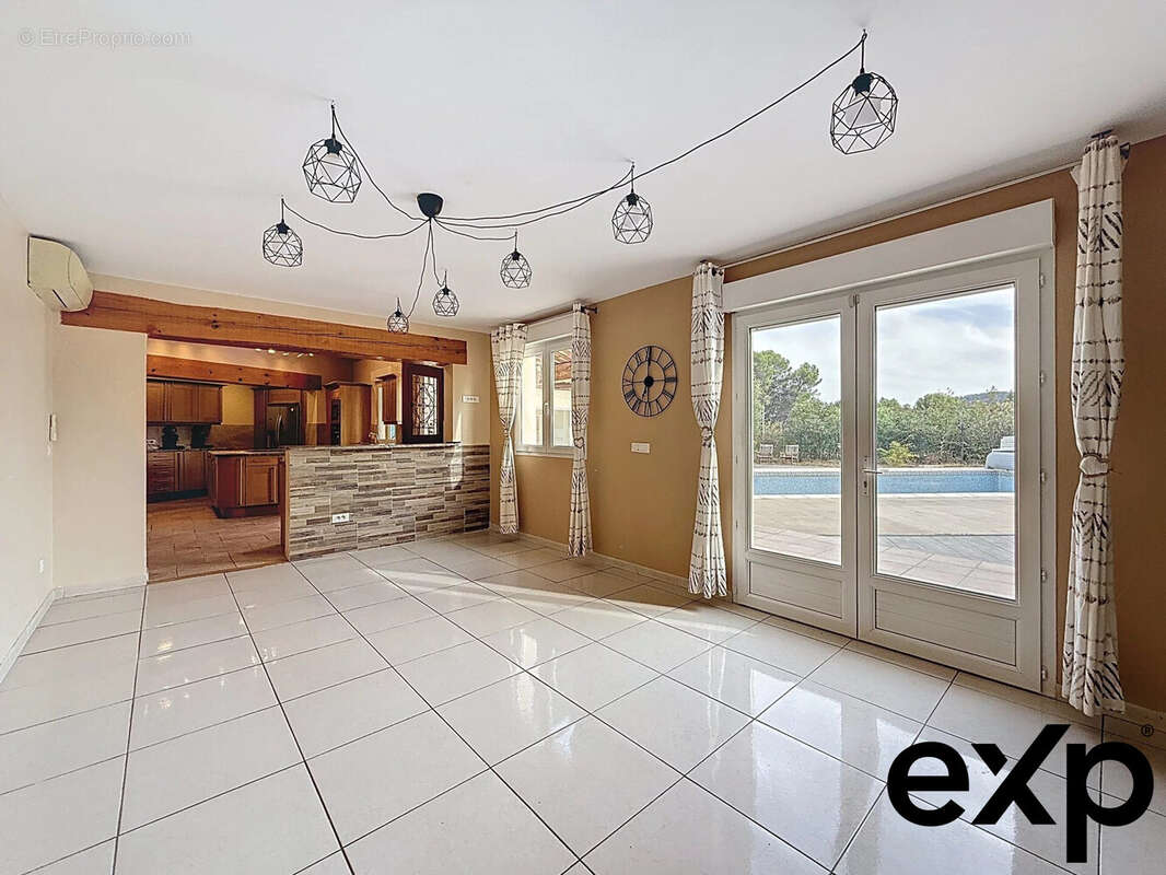 Maison à BAGNOLS-EN-FORET