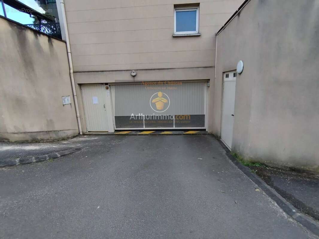 Parking à LA QUEUE-EN-BRIE