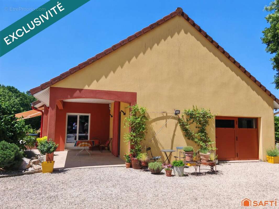 Maison 114 m² à La Chapelle-Saint-Sauveur  - photo 5