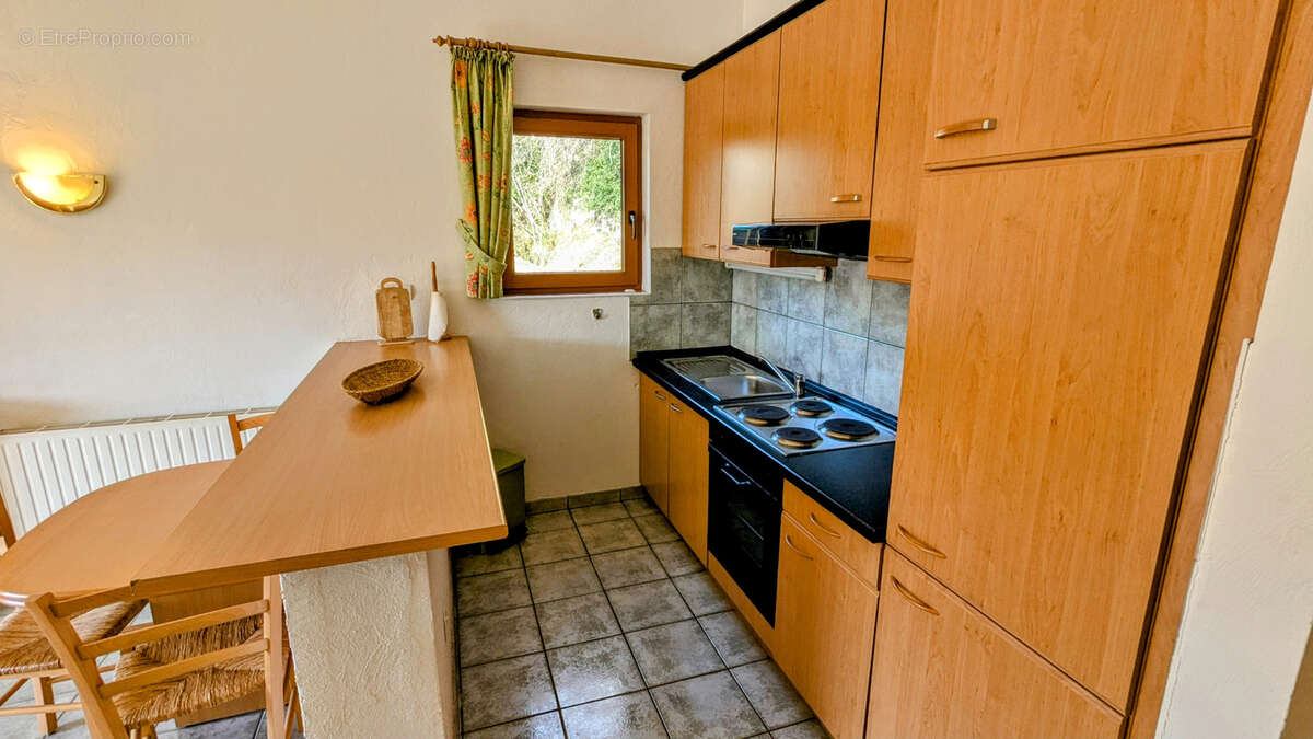 À Tourrettes-sur-Loup   Maison composée de 3 appartements + studio, piscine et vaste sous-sol - photo 22