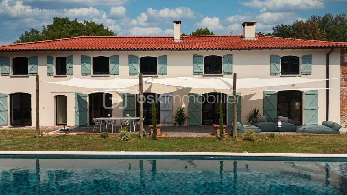Propriete avec parc, dependance et piscine - photo 4