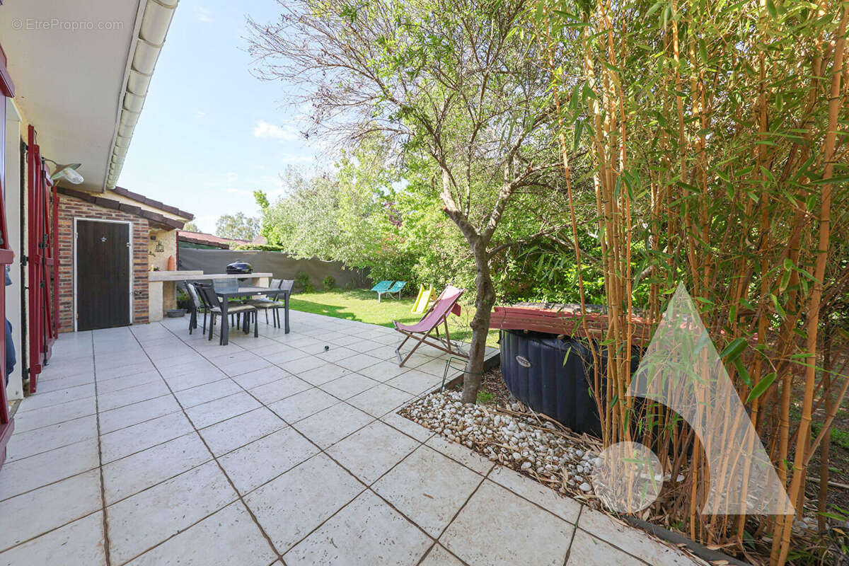 Maison à SAINT-PIERRE-DU-PERRAY