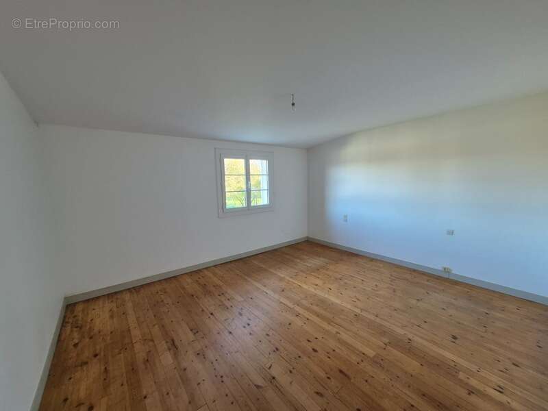 Maison à SAINT-SAVINIEN