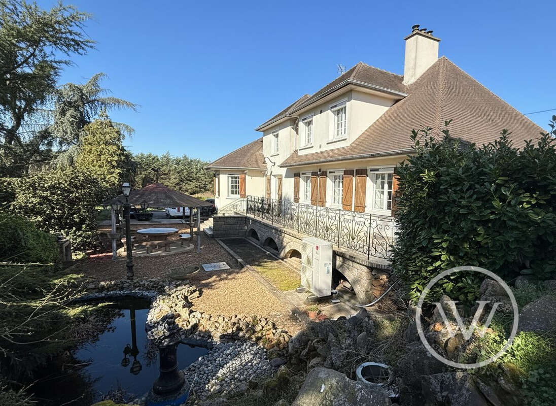 Maison à YVRE-L'EVEQUE