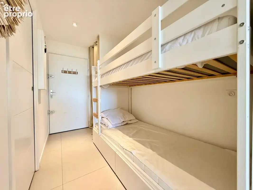 Superbe studio meuble avec pleine vue mer. - photo 9