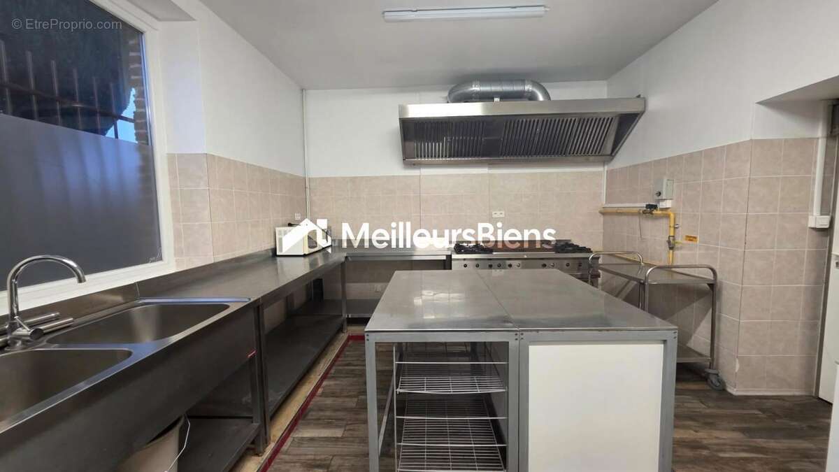 Commerce à PONT-SUR-SAMBRE