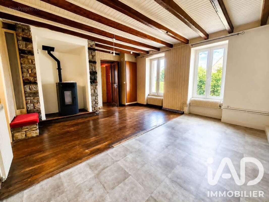 Maison 115 m² à Saint-Pierre-Roche  - photo 6