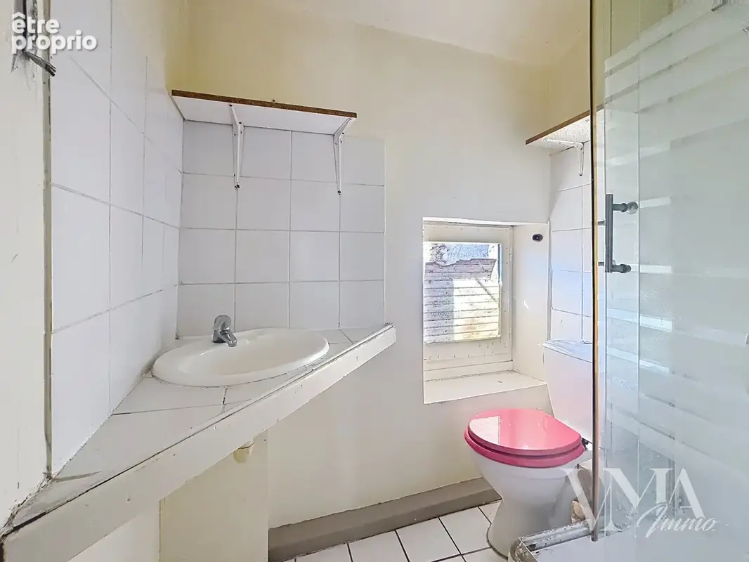 L'Arbresle, rue Pierre Brossolette : maison de village à rénover de 96,81 m2, 3 chambres, vendue libre - photo 8