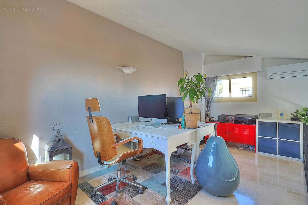Appartement à VALLAURIS