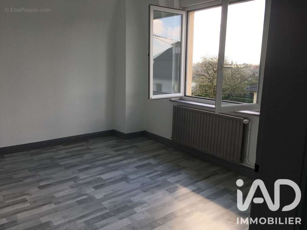 Maison 137 m² à Sainte-Marie-Aux-Chenes  - photo 2
