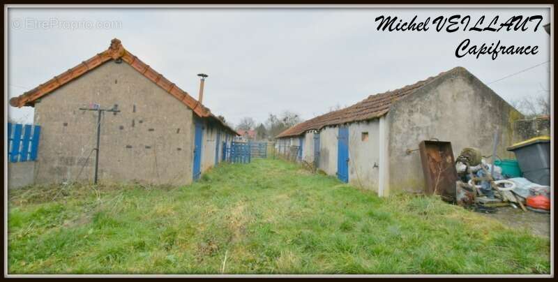 Maison à PARAY-LE-FRESIL