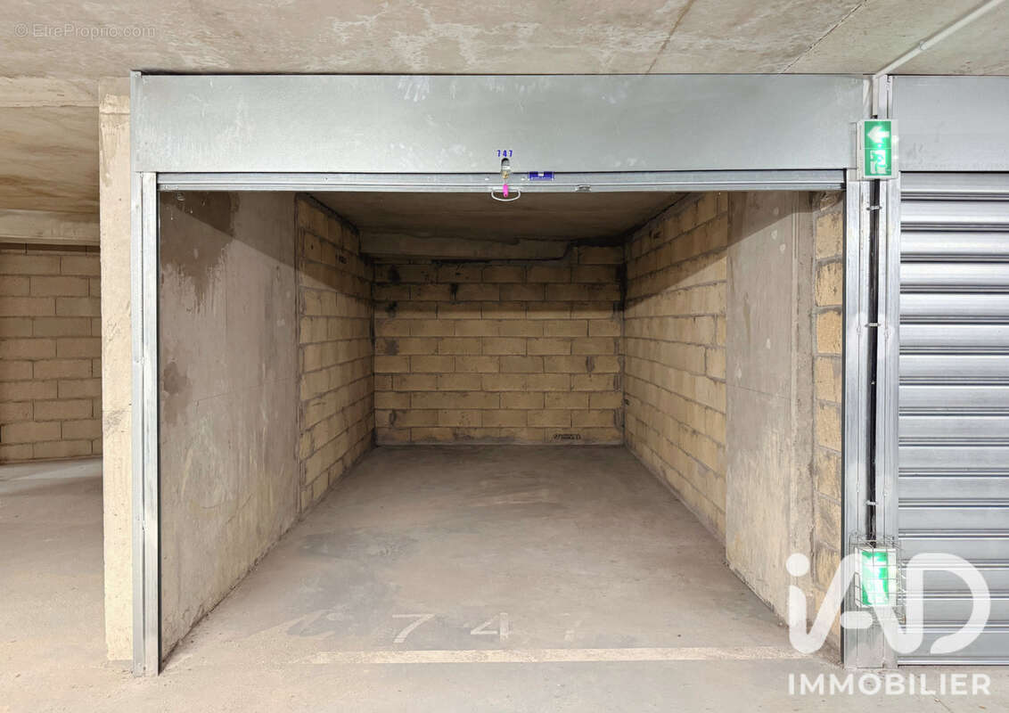 Parking 65 m² à Paris-19e  - photo 8